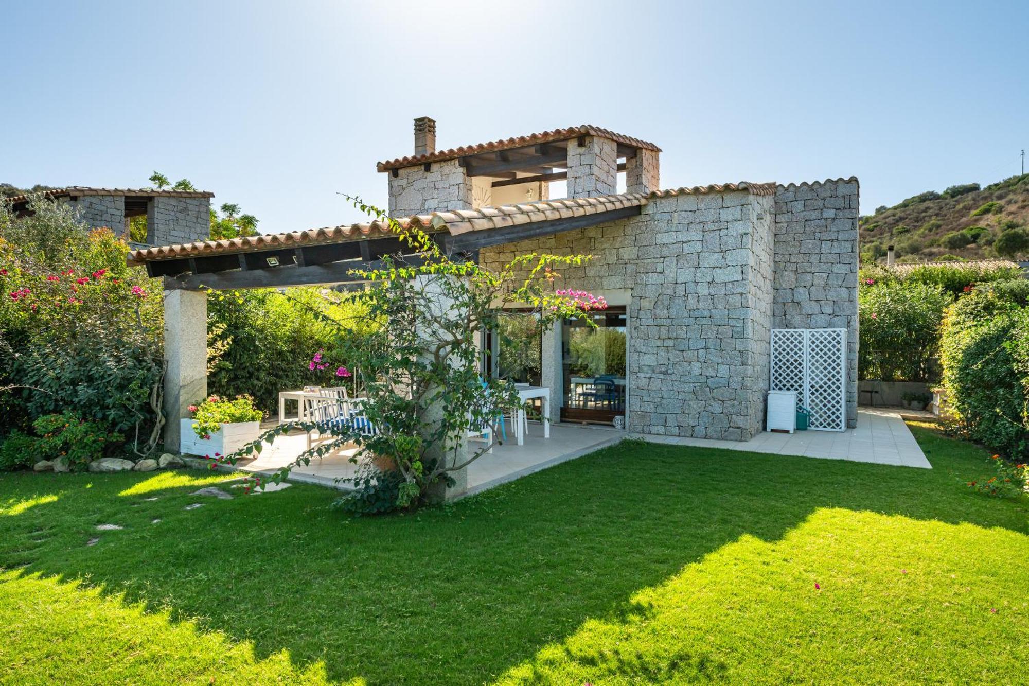 Villa Bouganville Cala Sinzias كاستياداس المظهر الخارجي الصورة